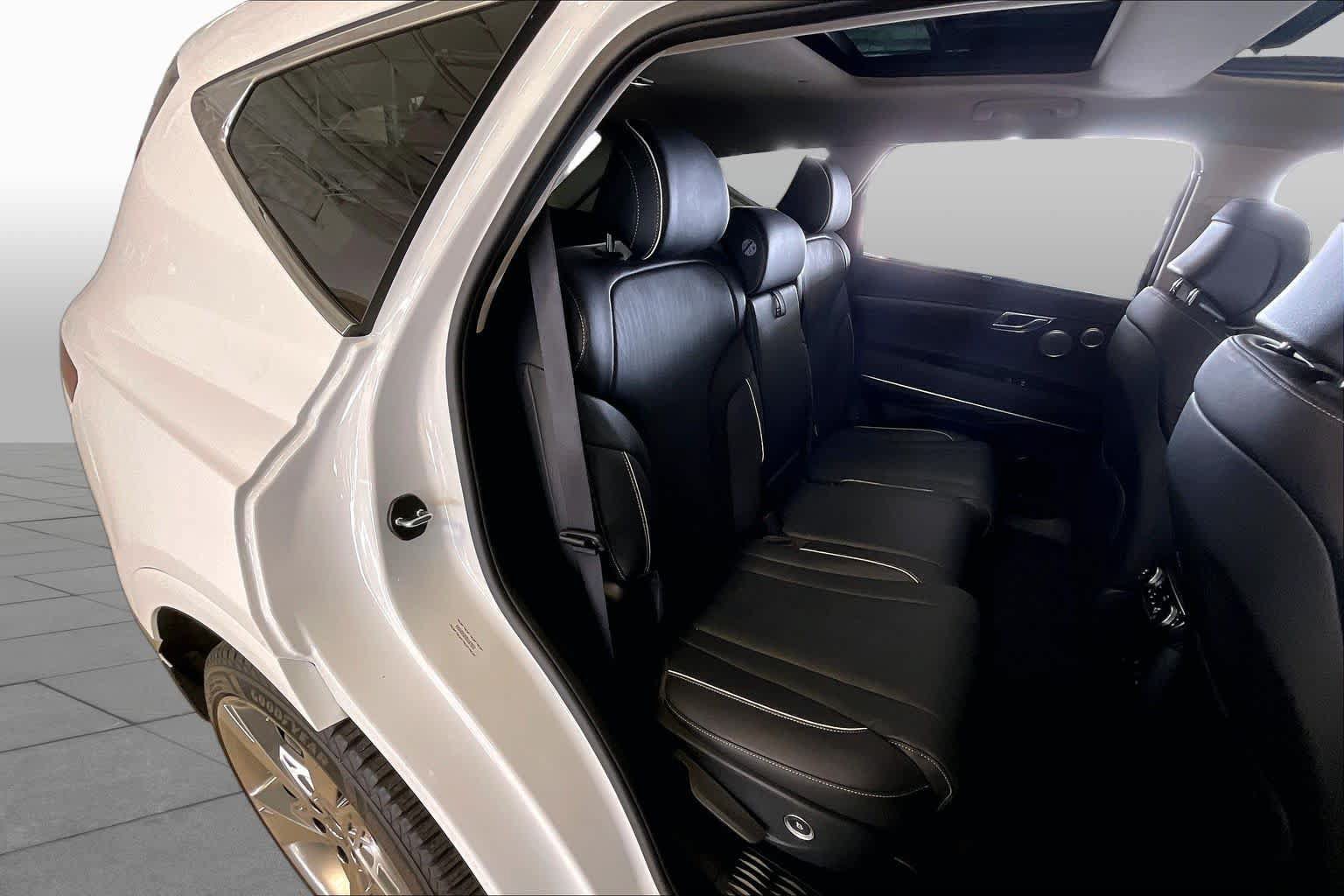 Used 2024 Genesis GV80 2.5T w/ Prestige Package AWD/4WD image 18