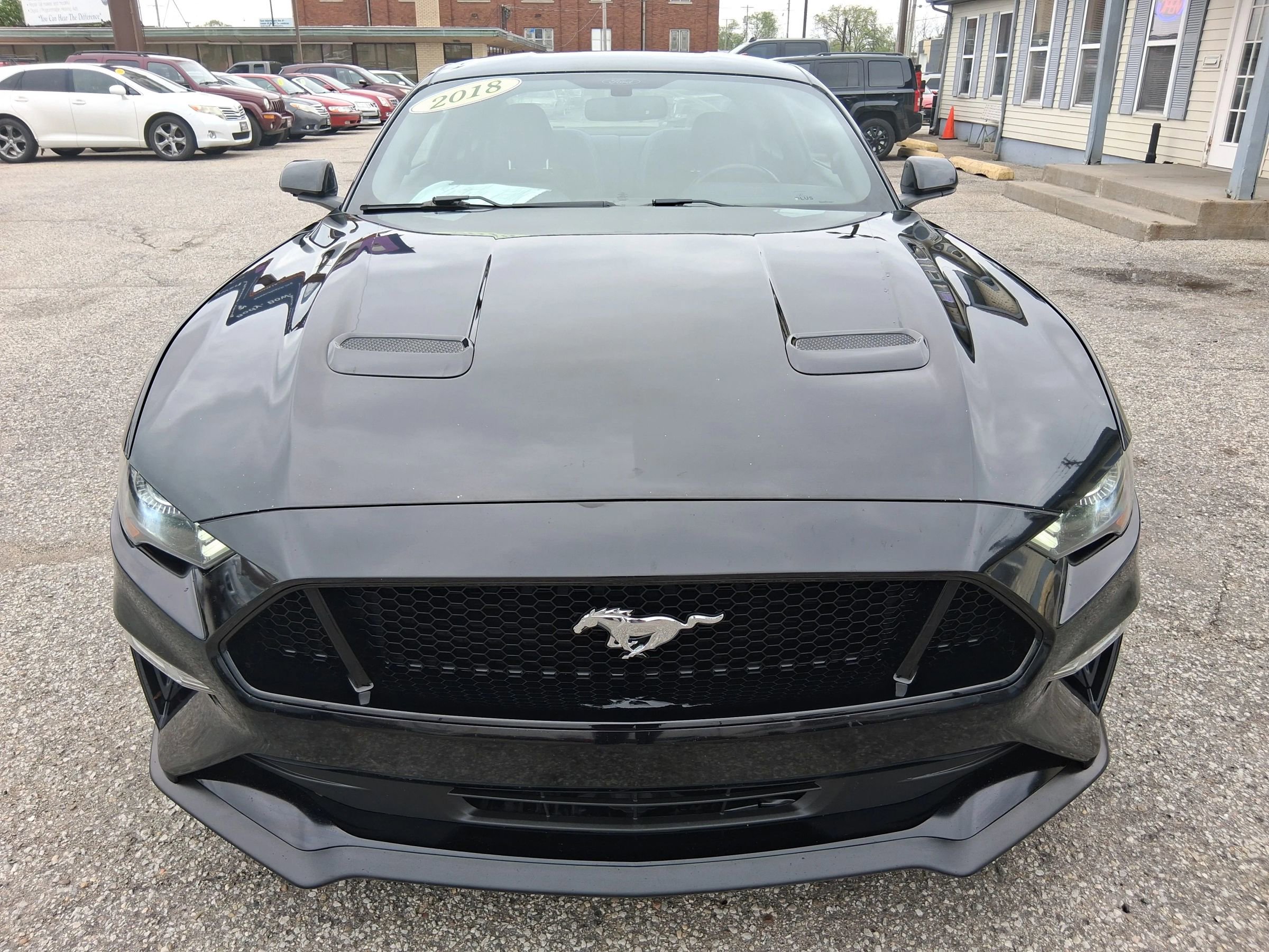 Used 2018 Ford Mustang Coupe RWD image 4