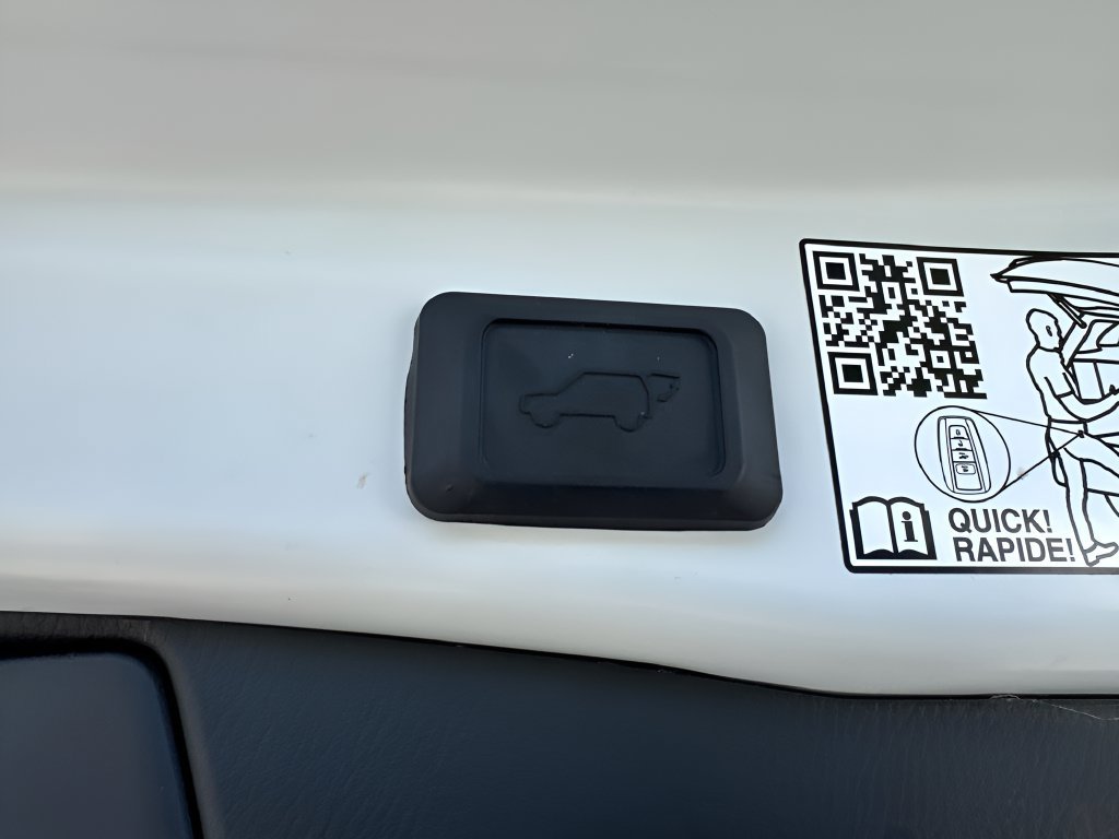 Used 2023 Toyota RAV4 Limited AWD/4WD image 30