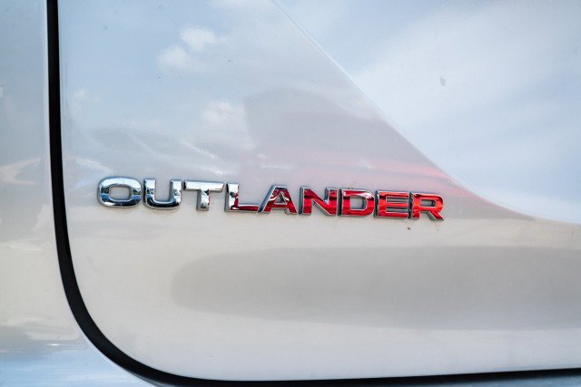 New 2025 Mitsubishi Outlander SEL image 4