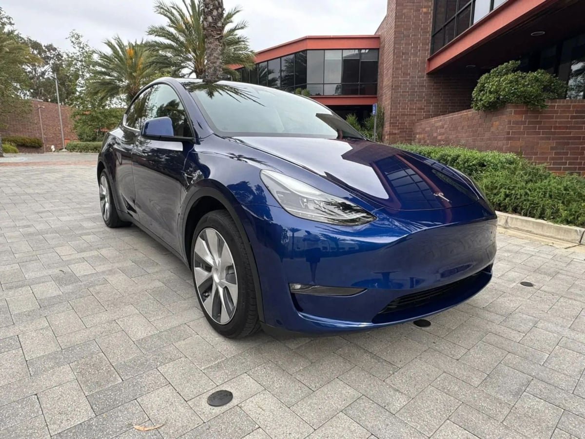 Used 2022 Tesla Model Y Long Range AWD/4WD image 3