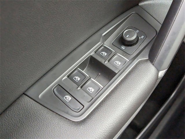 Used 2020 Volkswagen Tiguan SE w/ Panoramic Sunroof Package image 28