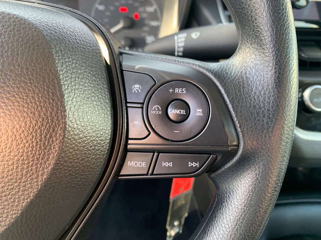 Used 2025 Toyota Corolla LE image 27