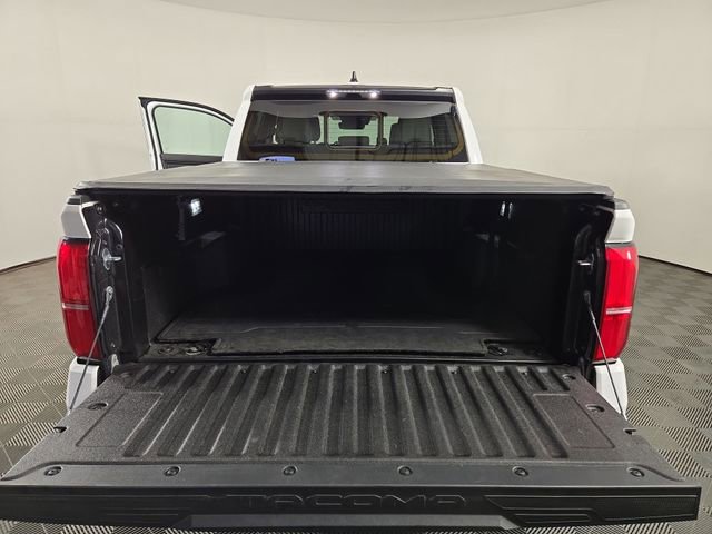 Used 2025 Toyota Tacoma SR5 AWD/4WD image 35
