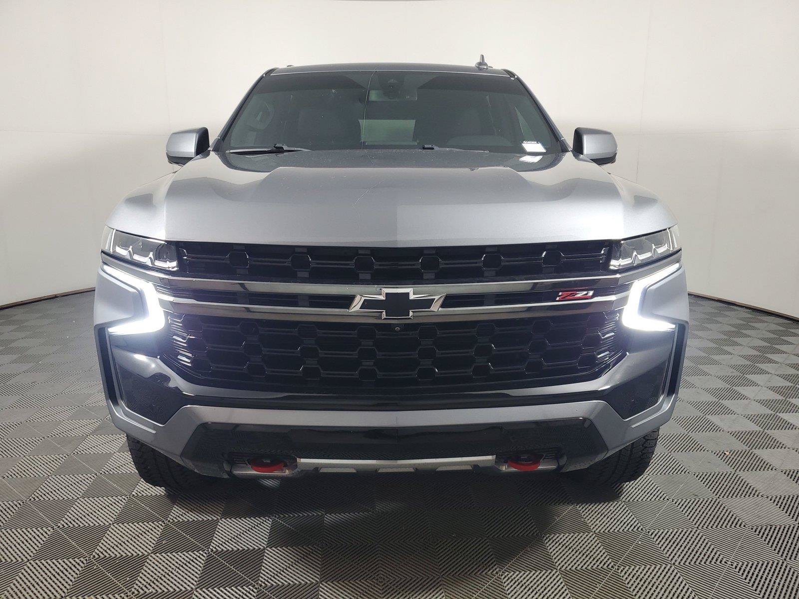 Used 2022 Chevrolet Tahoe Z71 w/ Luxury Package AWD/4WD image 2