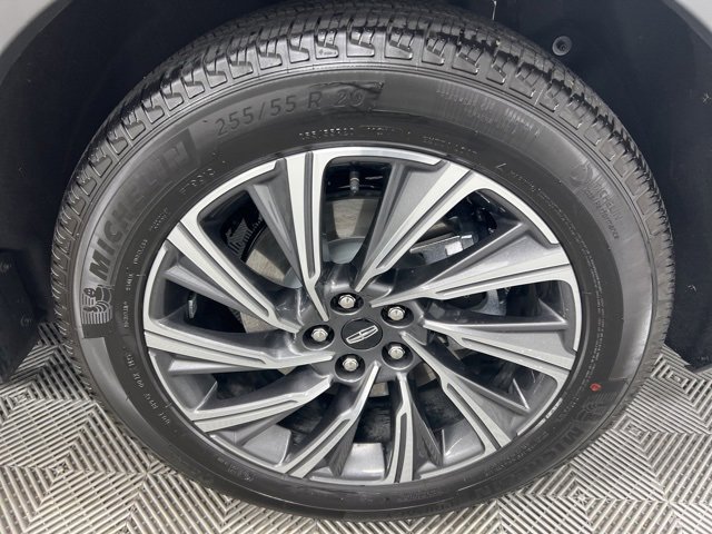 Certified 2025 Lincoln Aviator AWD image 11