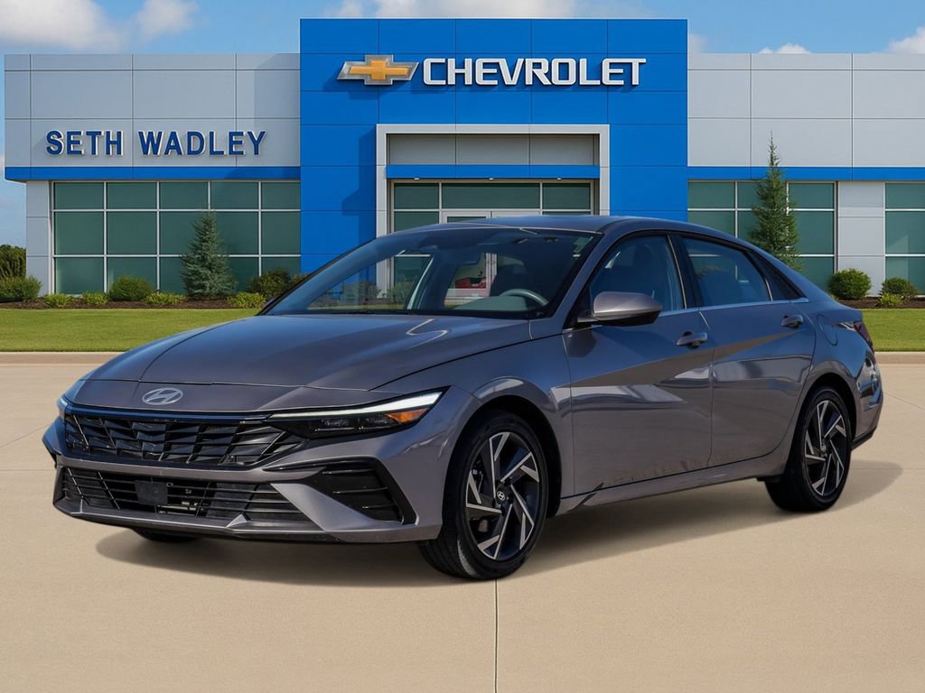 Used 2025 Hyundai Elantra SEL image 3