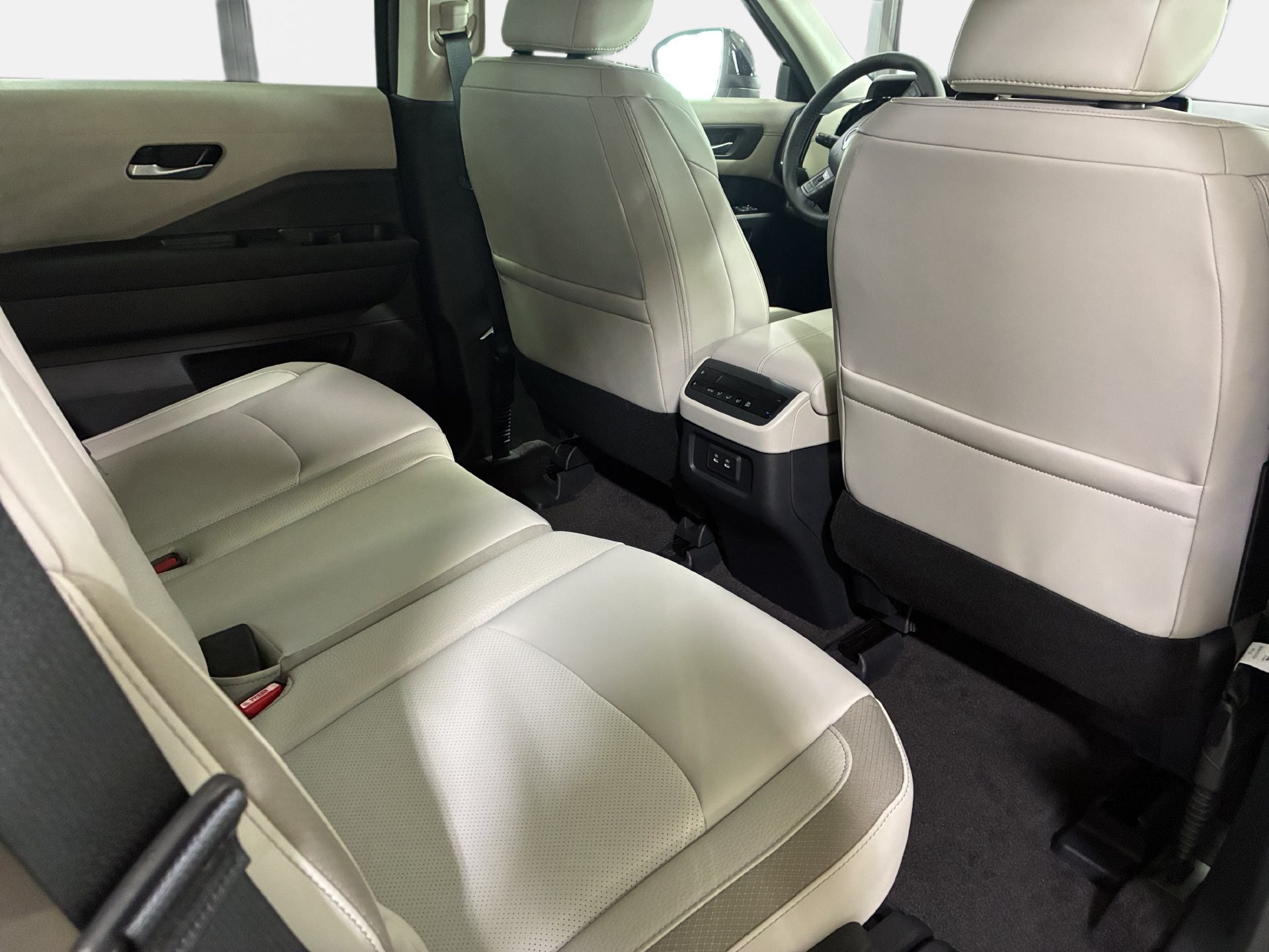 New 2026 Nissan Pathfinder SL FWD image 11
