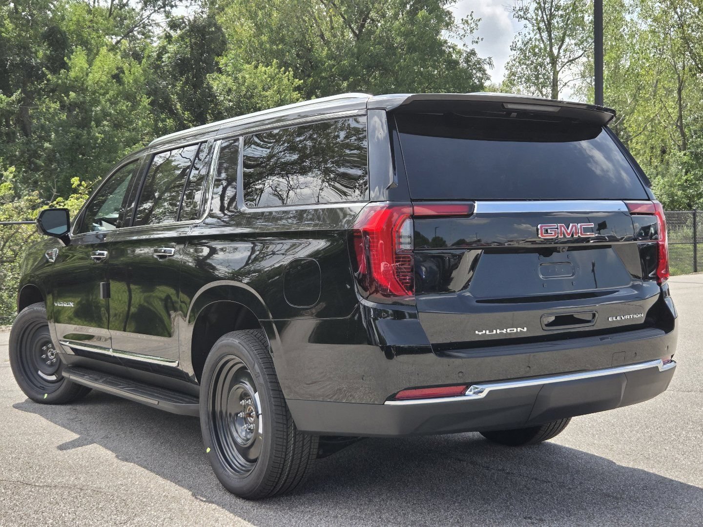 New 2026 GMC Yukon XL Elevation w/ LPO, Elevation Black Package AWD/4WD image 16