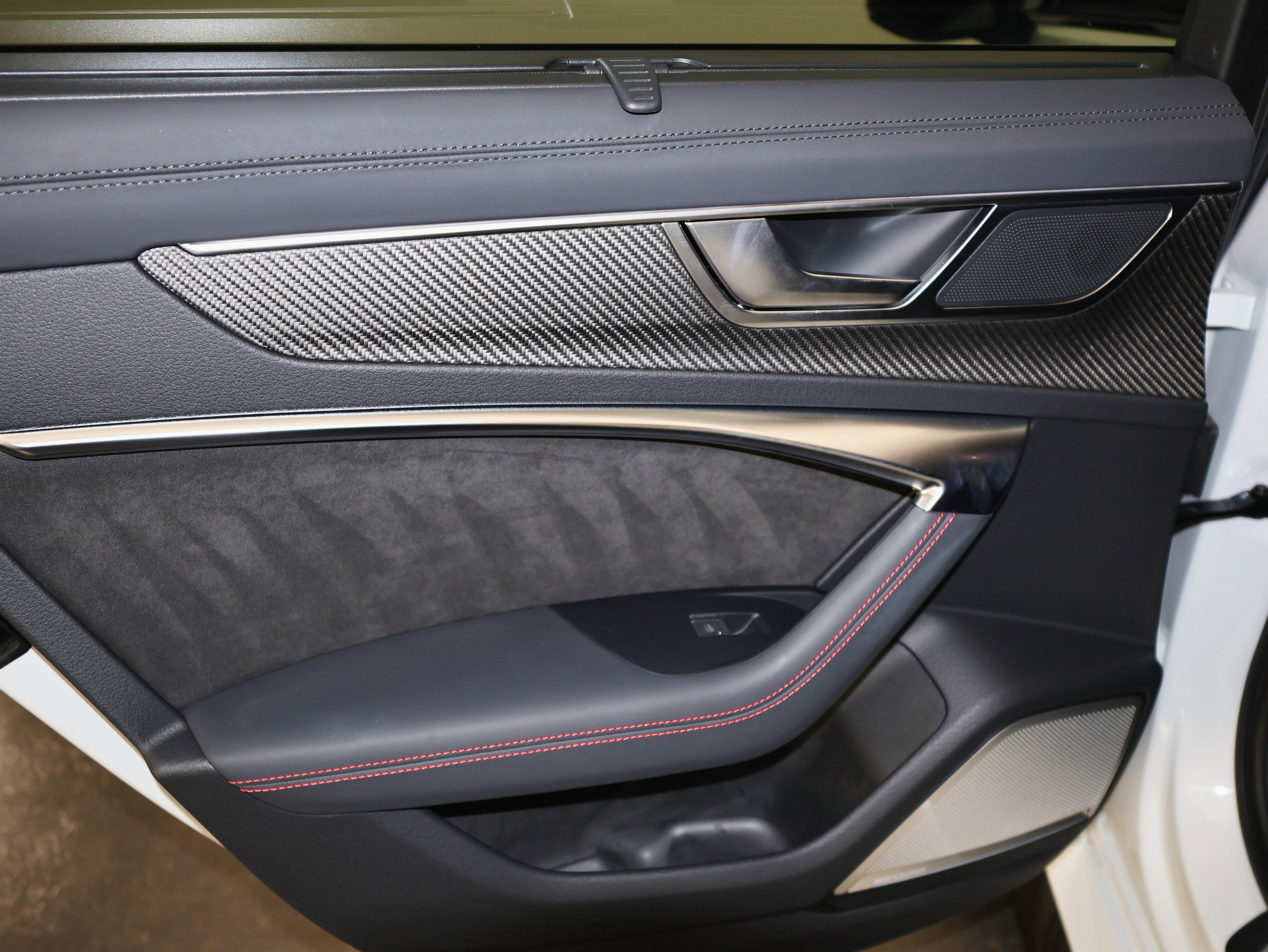 Used 2021 Audi RS 6 w/ Executive Package image 31