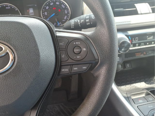 Used 2021 Toyota RAV4 XLE AWD/4WD image 17