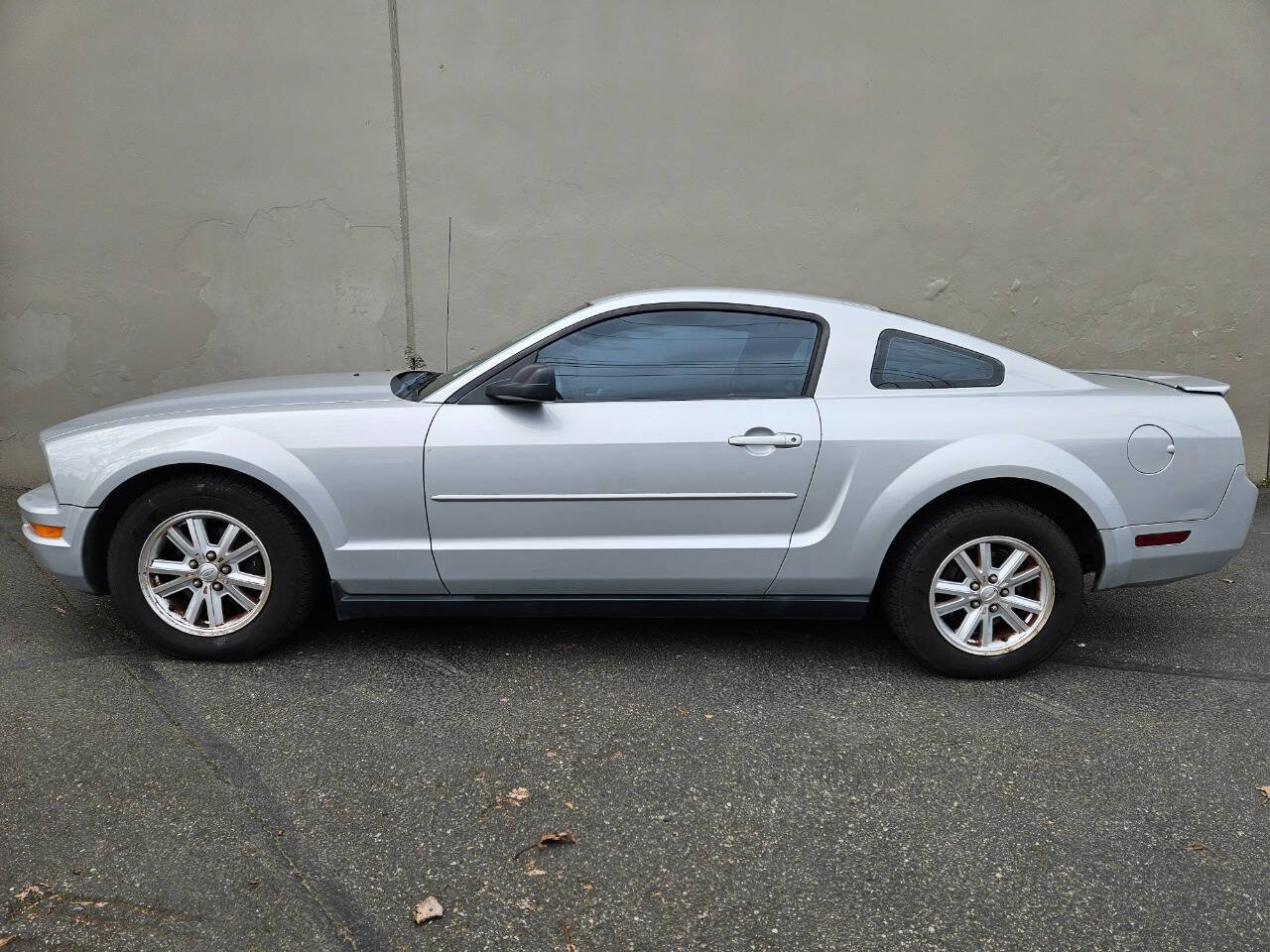 Used 2008 Ford Mustang Premium image 2