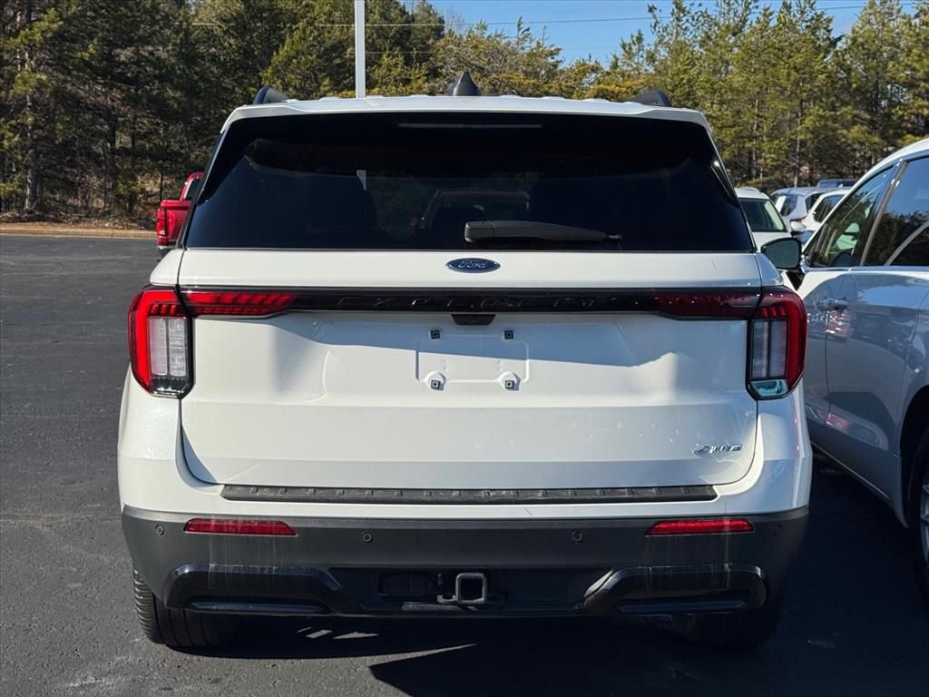 Used 2025 Ford Explorer ST-Line w/ ST-Line Street Pack image 4