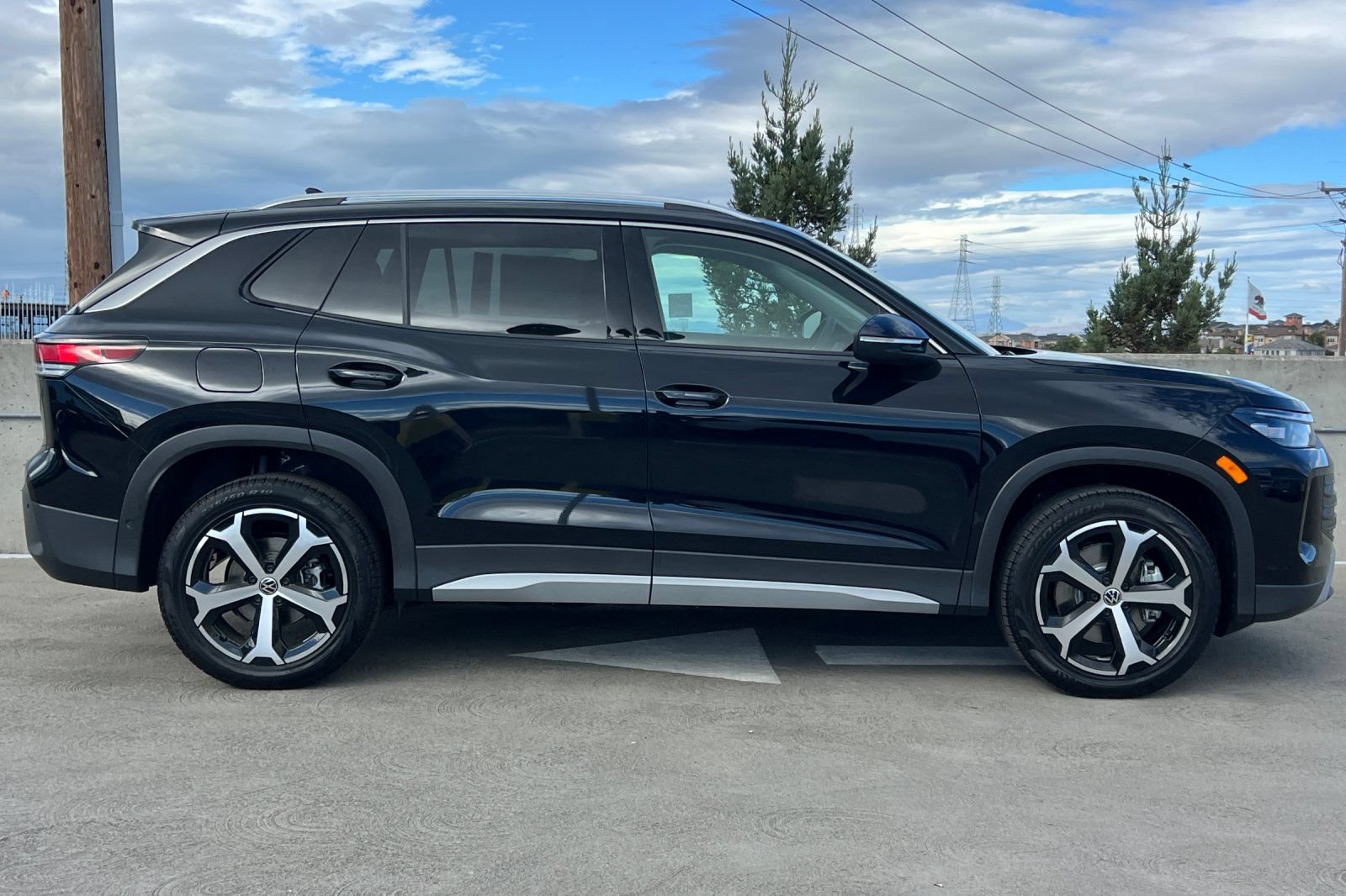 New 2026 Volkswagen Tiguan SE AWD/4WD image 3