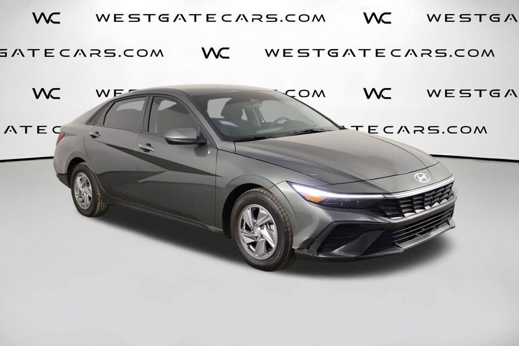 Used 2025 Hyundai Elantra SE FWD image 40