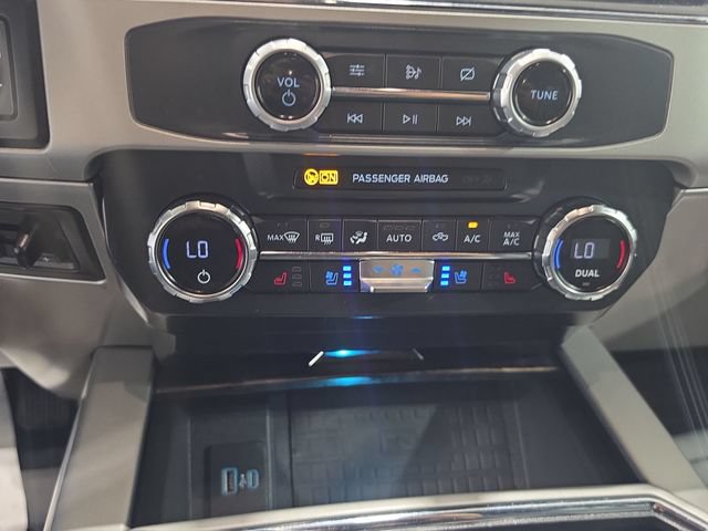 Used 2022 Ford F350 Lariat w/ Black Appearance Package AWD/4WD image 15