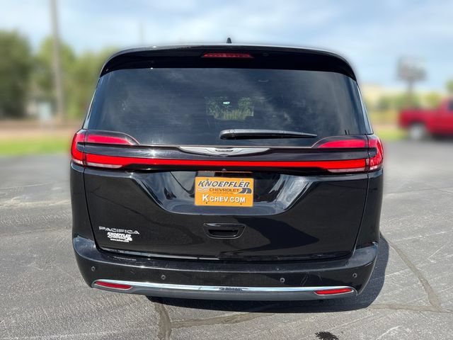 Used 2025 Chrysler Pacifica Select FWD image 4