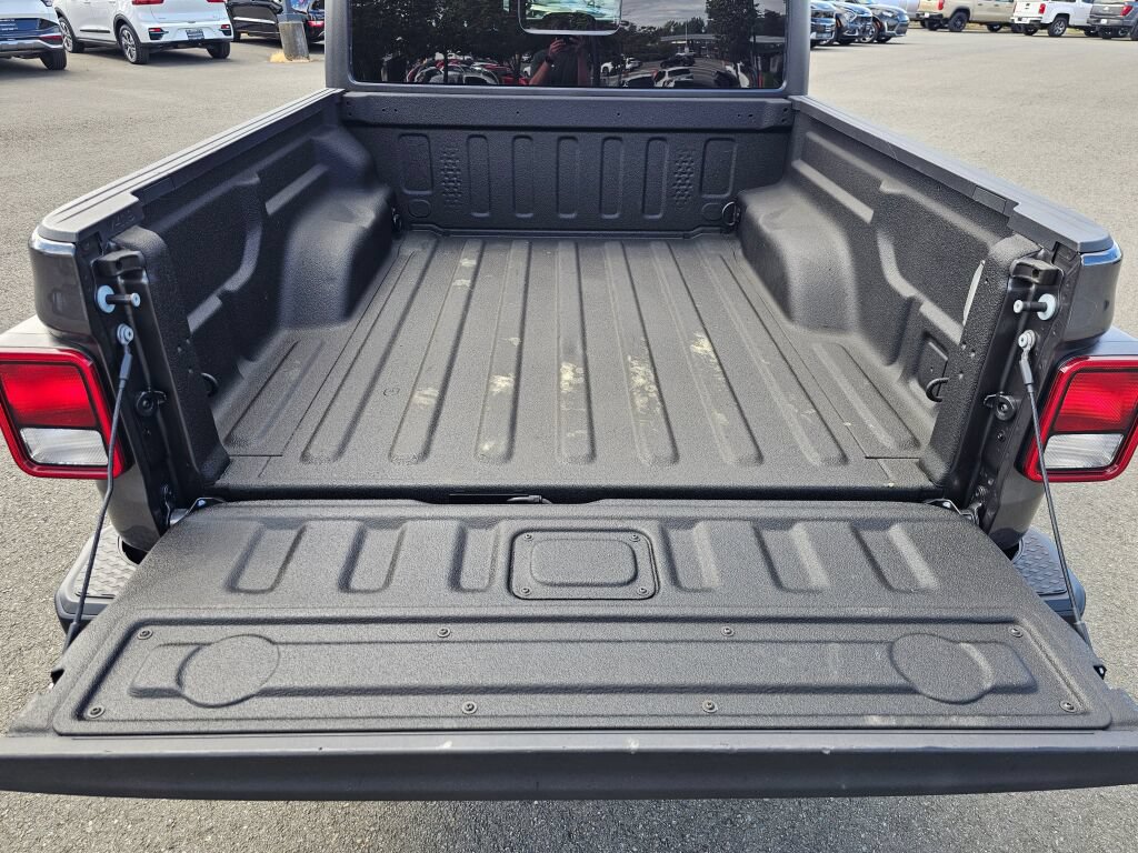 Used 2023 Jeep Gladiator Sport AWD/4WD image 22