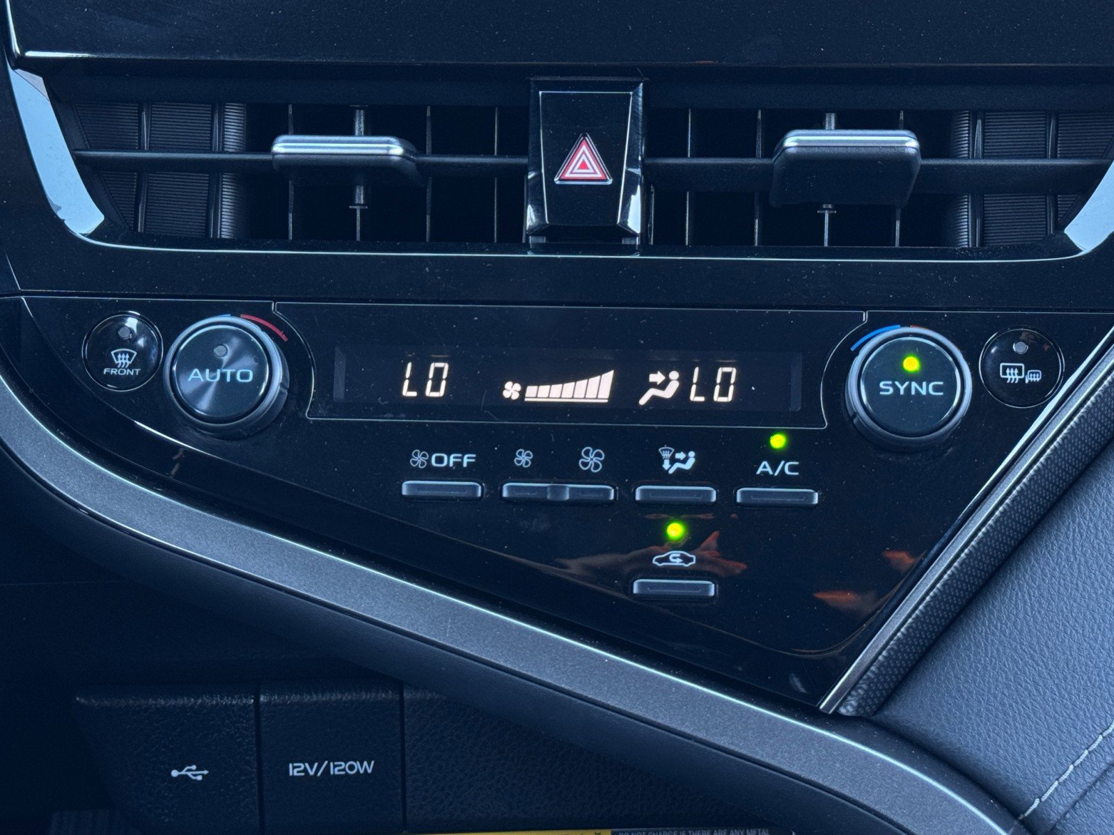 Used 2021 Toyota Camry XSE image 25