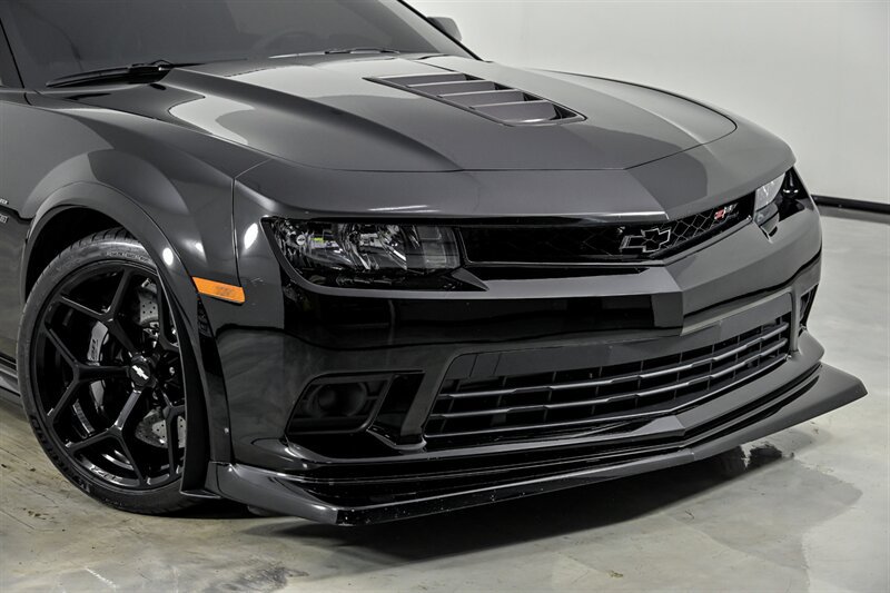 Used 2015 Chevrolet Camaro Z/28 RWD image 2