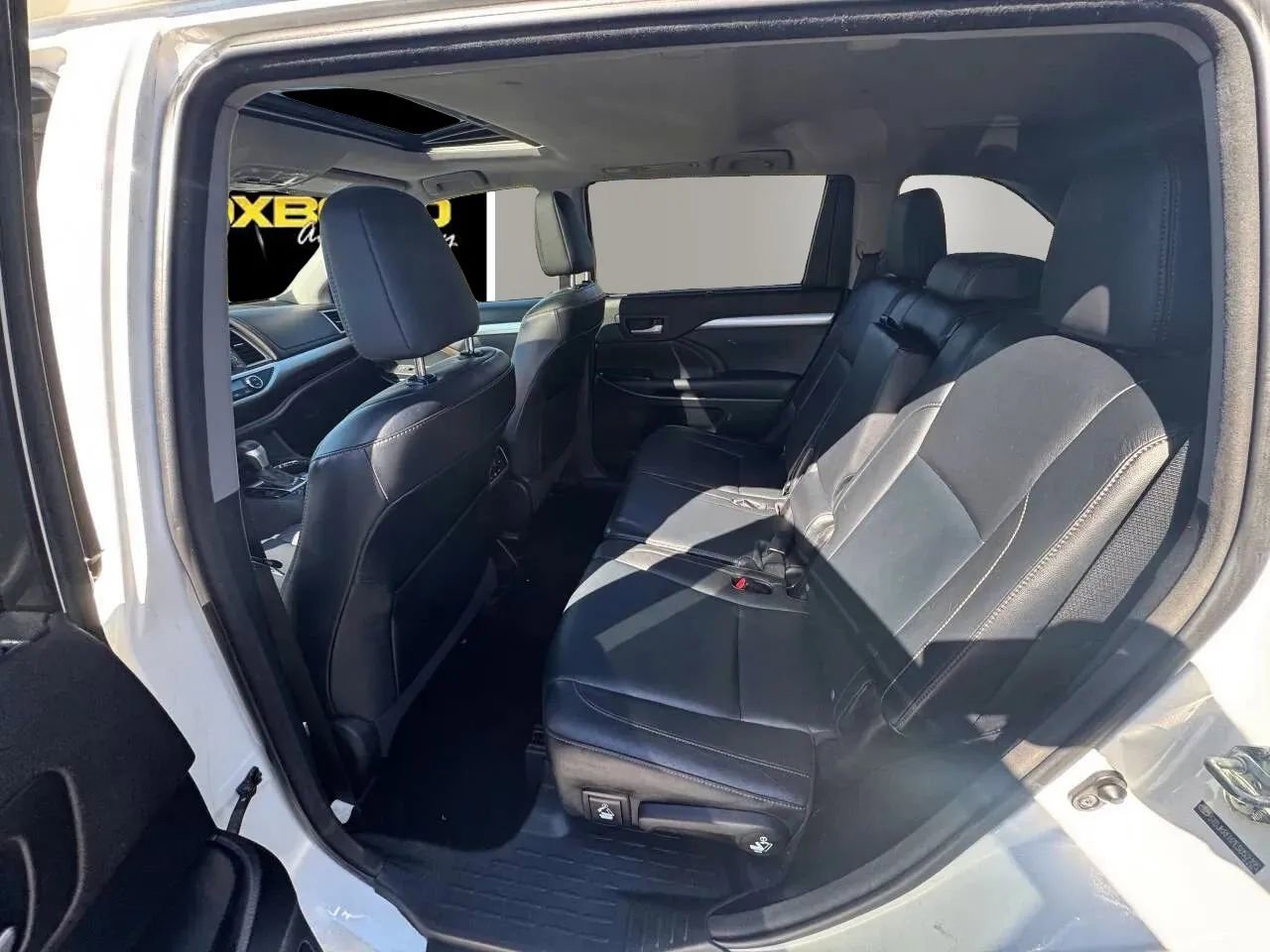 Used 2014 Toyota Highlander XLE AWD/4WD image 10