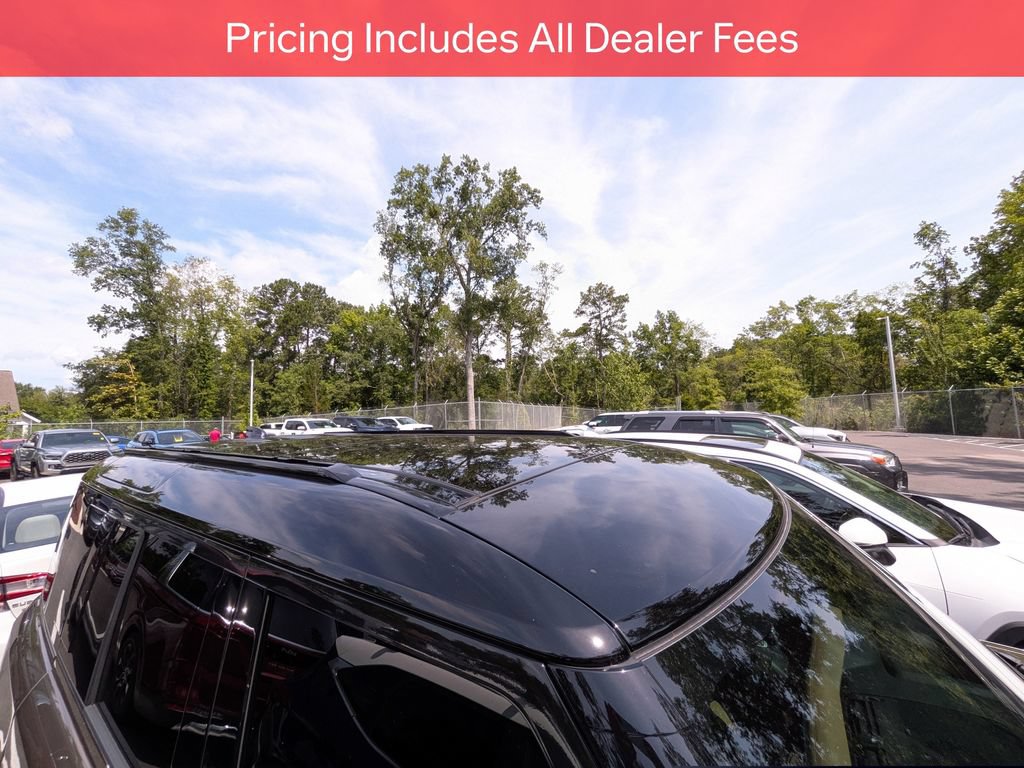 Used 2025 Land Rover Defender 110 X-Dynamic SE AWD/4WD image 10