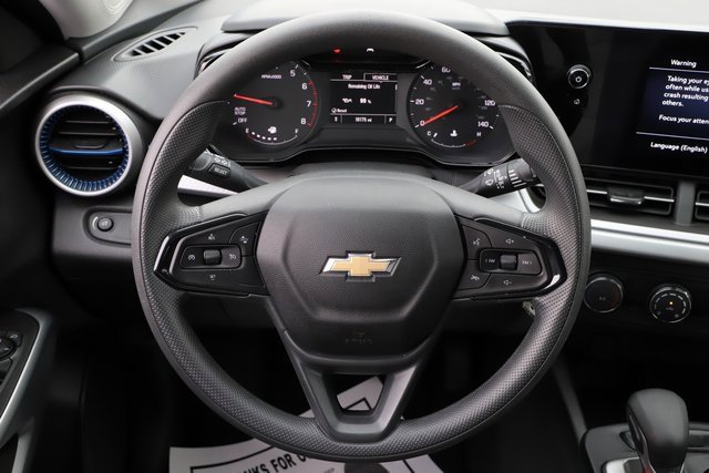 Used 2025 Chevrolet Trax LS image 19