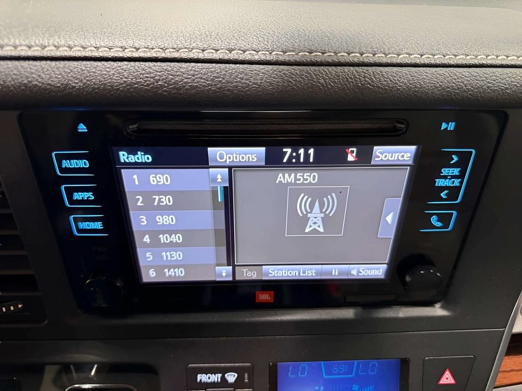 Used 2017 Toyota Sienna Limited AWD/4WD image 32