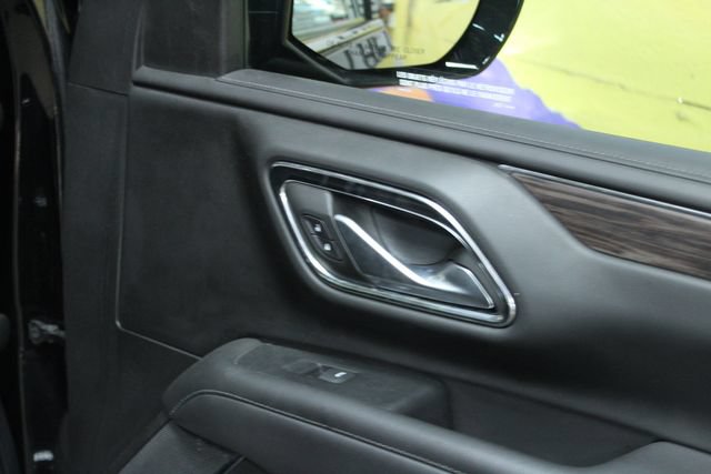 Used 2022 Chevrolet Tahoe LT w/ Luxury Package AWD/4WD image 11