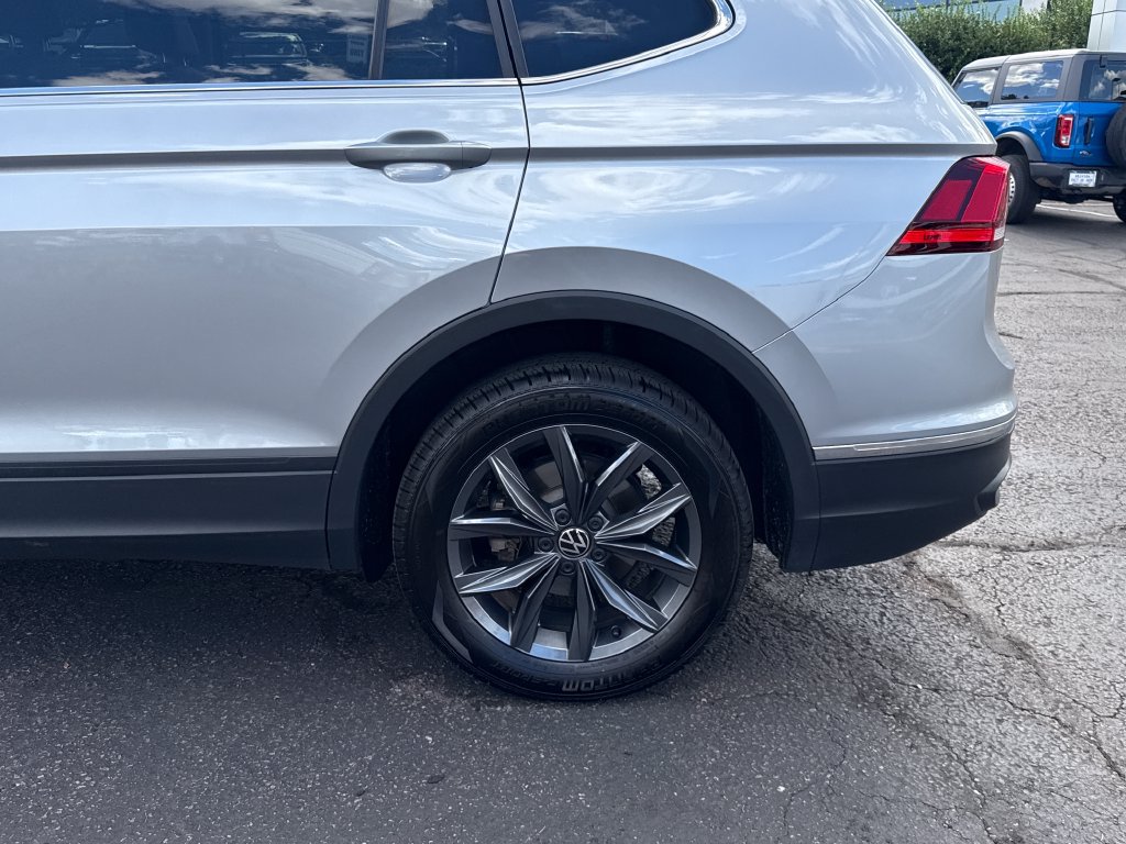Used 2023 Volkswagen Tiguan SE AWD/4WD image 35