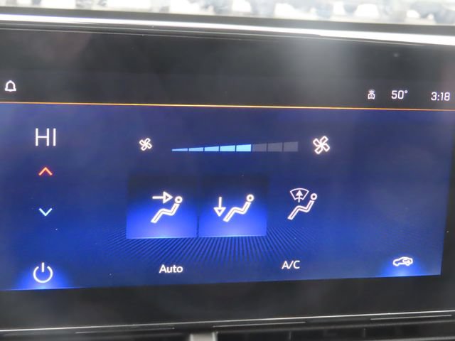 Used 2024 Chevrolet Trax RS w/ Sunroof Package FWD image 36