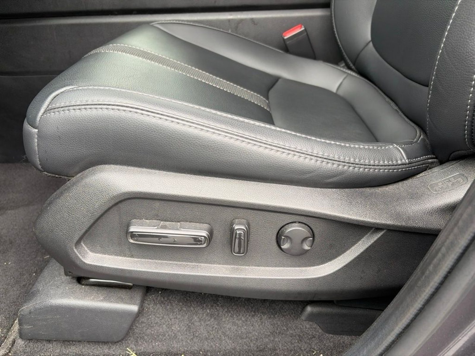 Used 2023 Honda Pilot Touring image 14
