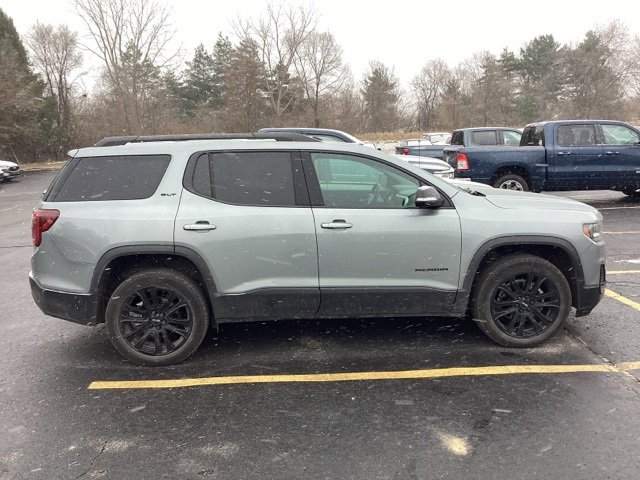 Used 2023 GMC Acadia SLT w/ Elevation Edition image 4