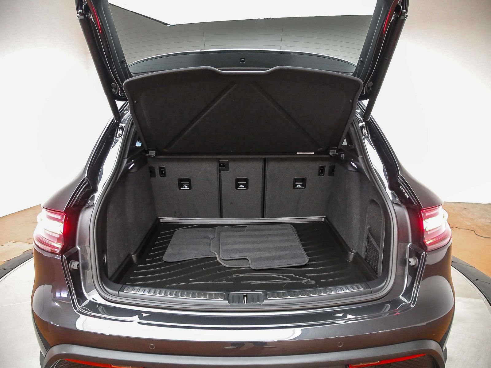 Certified 2025 Porsche Macan S AWD/4WD image 31