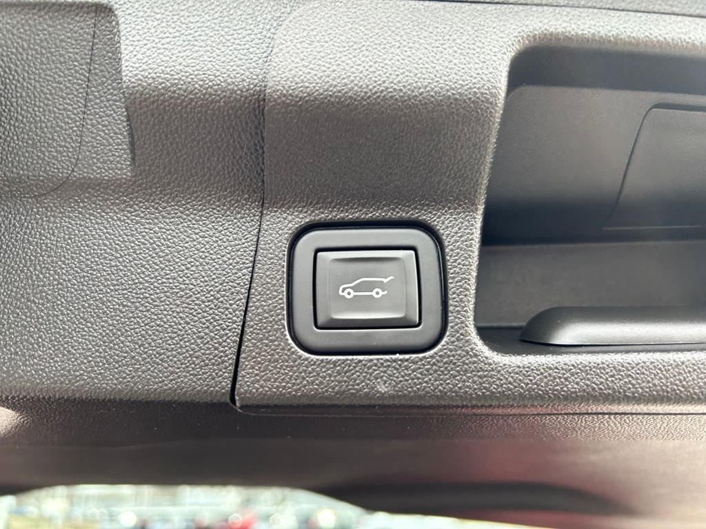 Used 2023 GMC Acadia SLT w/ Technology Package image 28