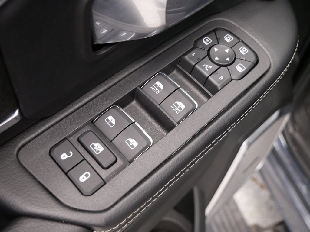 New 2026 RAM 3500 Laramie AWD/4WD image 19