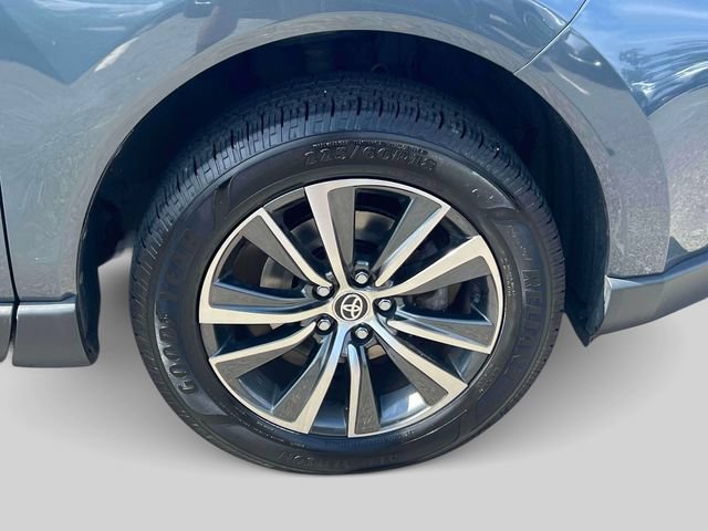 Certified 2021 Toyota Venza LE w/ Carpet Mat Package (TMS) AWD/4WD image 14