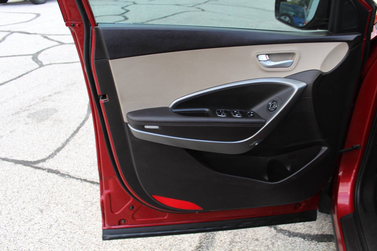 Used 2016 Hyundai Santa Fe SE w/ Cargo Package image 15