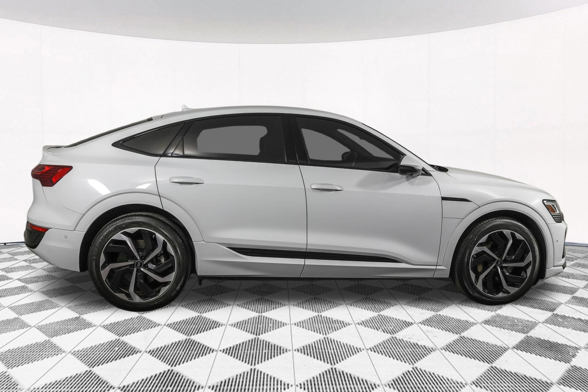 Used 2024 Audi Q8 e-tron Premium Plus w/ Premium Plus Package AWD/4WD image 13