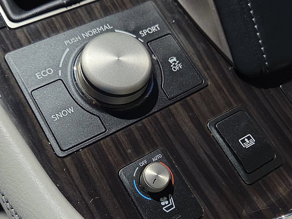 Used 2017 Lexus LS 460 RWD image 23