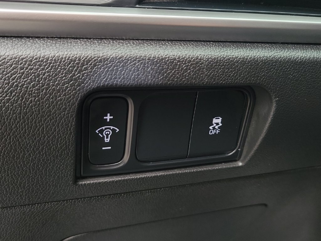 Used 2024 Kia Sorento S FWD image 23