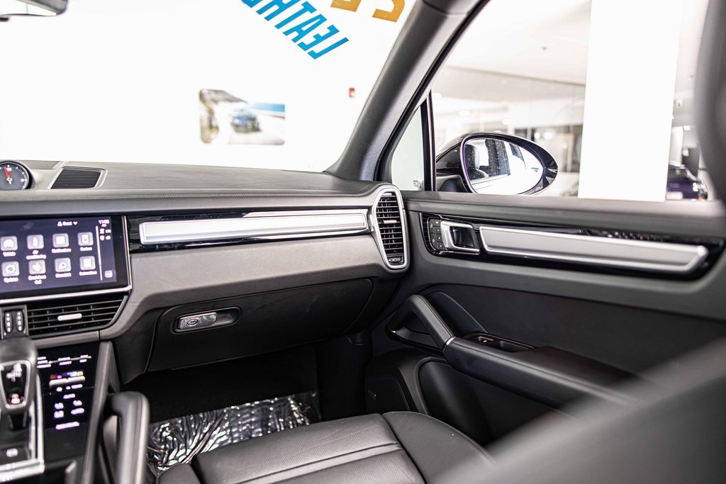 Used 2022 Porsche Cayenne S Platinum image 40