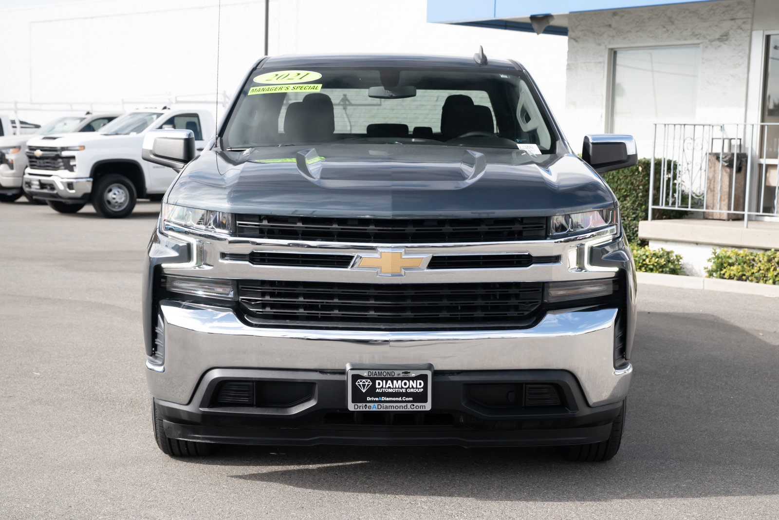Used 2021 Chevrolet Silverado 1500 LT image 2