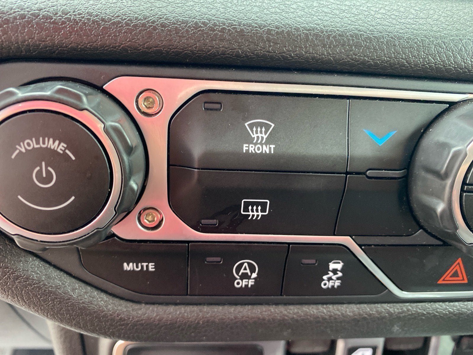 Used 2025 Jeep Gladiator Sport AWD/4WD image 14