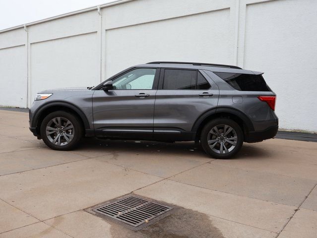 Used 2022 Ford Explorer XLT w/ Equipment Group 202A image 5