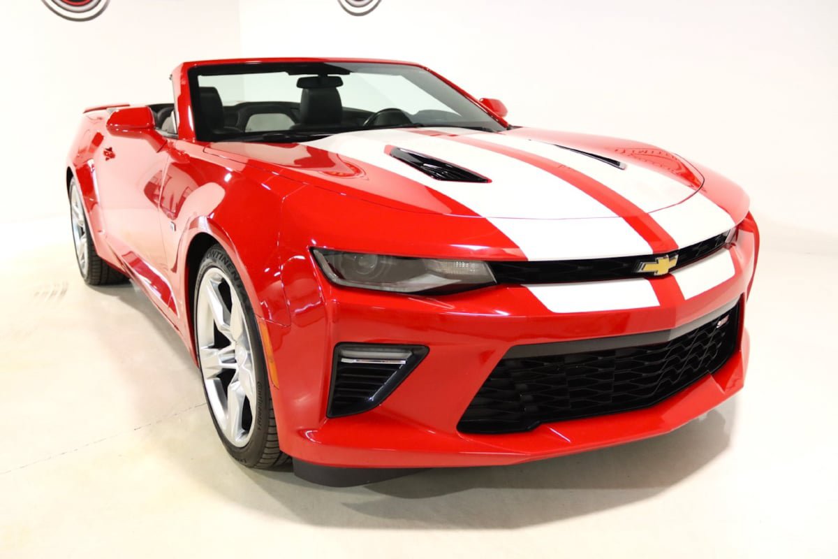 Used 2018 Chevrolet Camaro SS RWD image 25