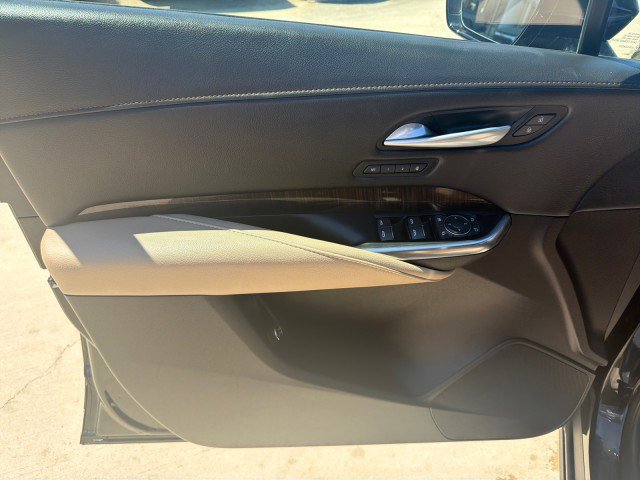 Used 2025 Cadillac XT4 Premium Luxury image 4