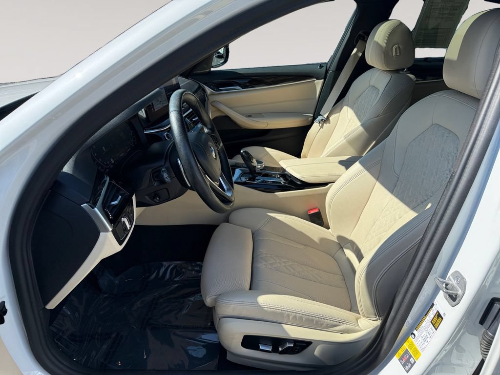 Used 2023 BMW 530e xDrive w/ Premium Package AWD/4WD image 9