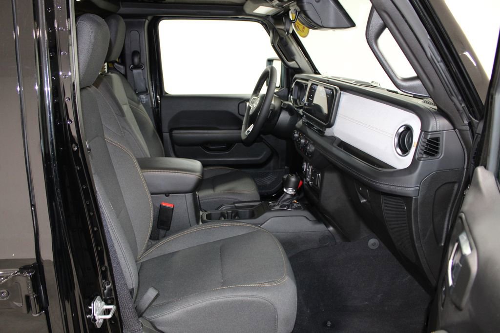 Used 2025 Jeep Wrangler Sahara 4xe image 29