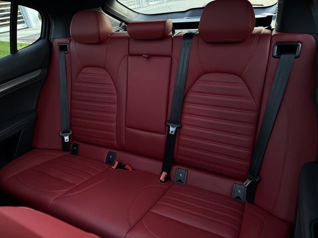 Used 2023 Alfa Romeo Stelvio Veloce AWD/4WD image 23